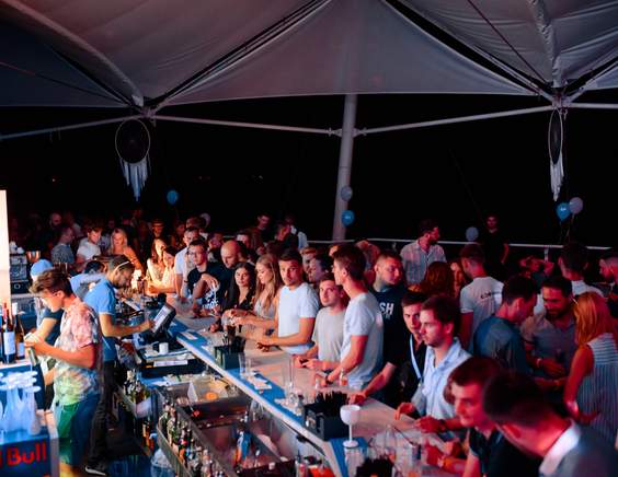 8Р Pool-after-party